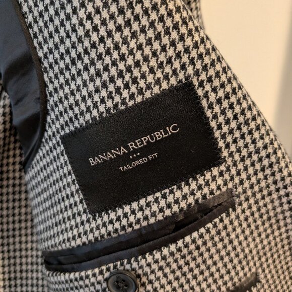 Banana Republic Tailored Fit Wool Blend Houndstooth Suit - Picture 2 of 6